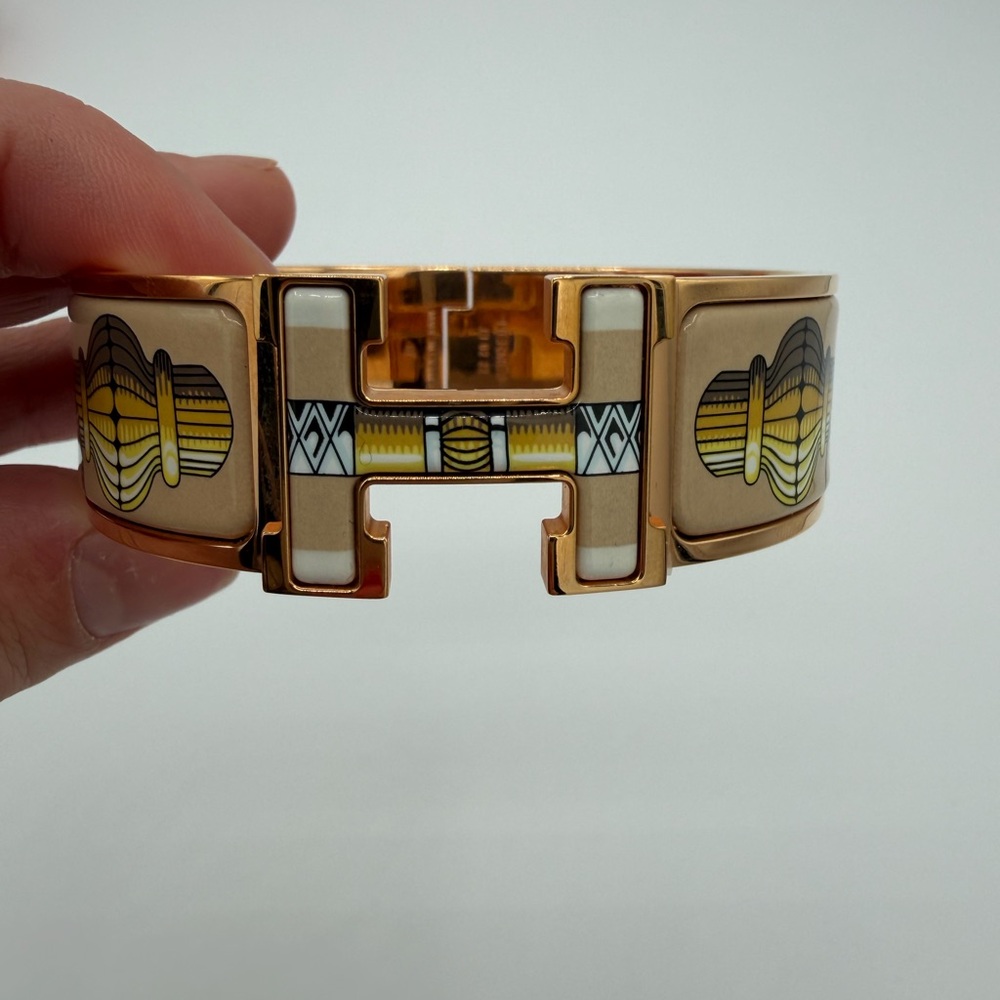 Brand New Hermès Clic H Enamel Wide Bracelet in Rose Gold - Picture 5 of 6